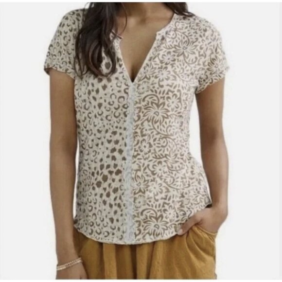 Anthropologie Pilcro Shirt Medium Short Sleeve Beige Leopard Floral Boho Mobwife - Picture 1 of 10